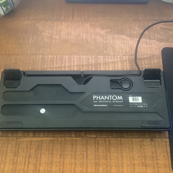 TECWARE PHANTOM RGB MECHANICAL KEYBOARD WITH RAZER DEATHADDER V2 (SOLD TOGETHER) - Picture 4 of 8